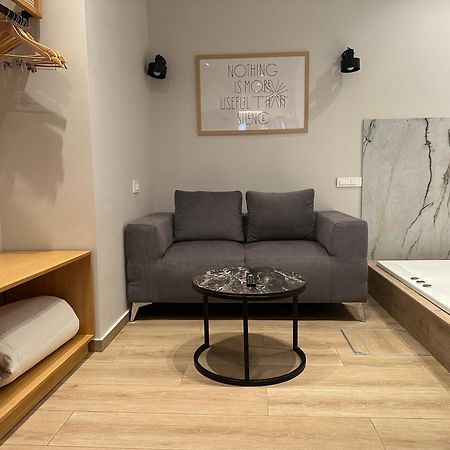 Belle Athenes - Luxury Rooms At Monastiraki Railway Station Εξωτερικό φωτογραφία