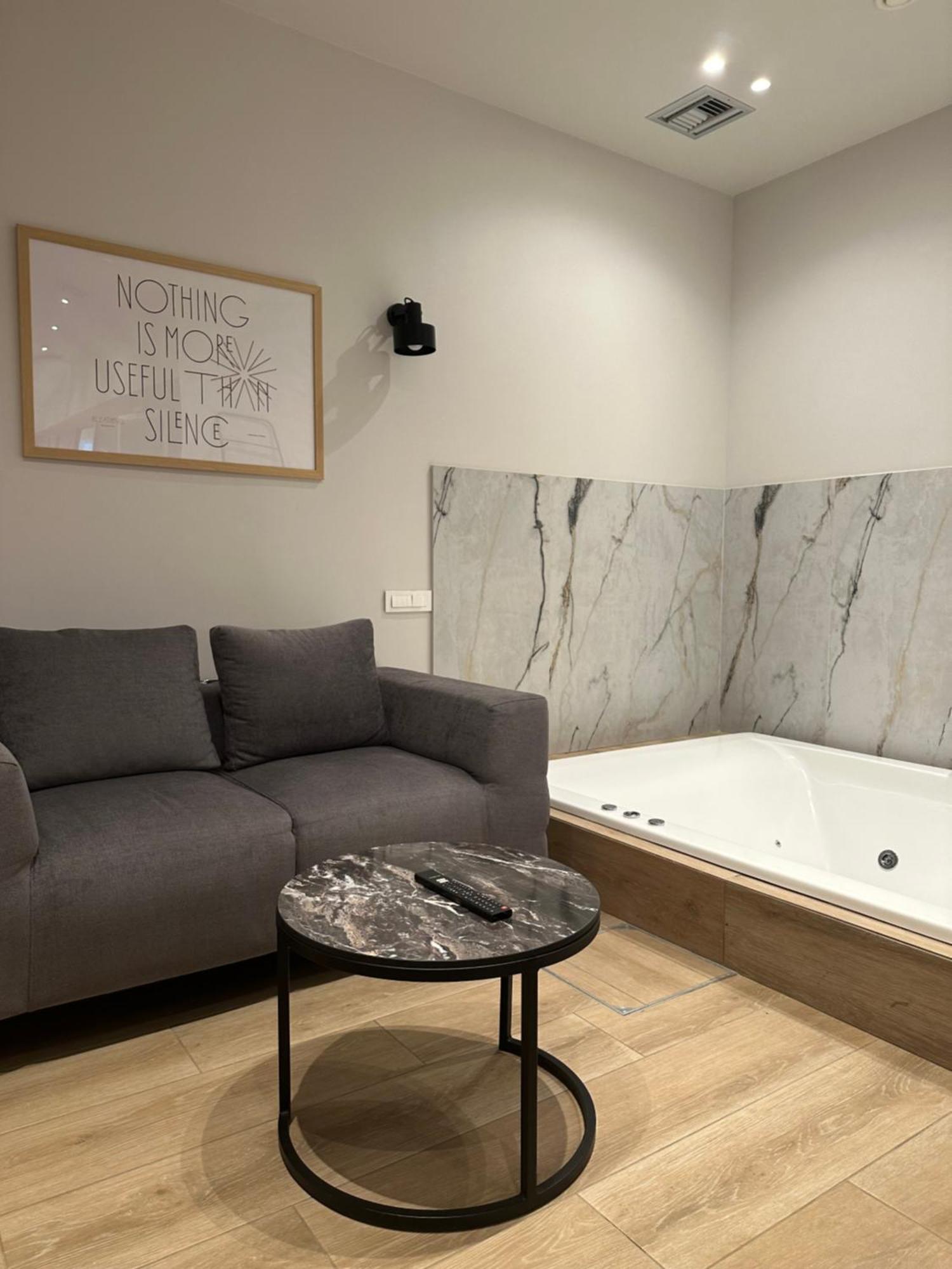 Belle Athenes - Luxury Rooms At Monastiraki Railway Station Εξωτερικό φωτογραφία