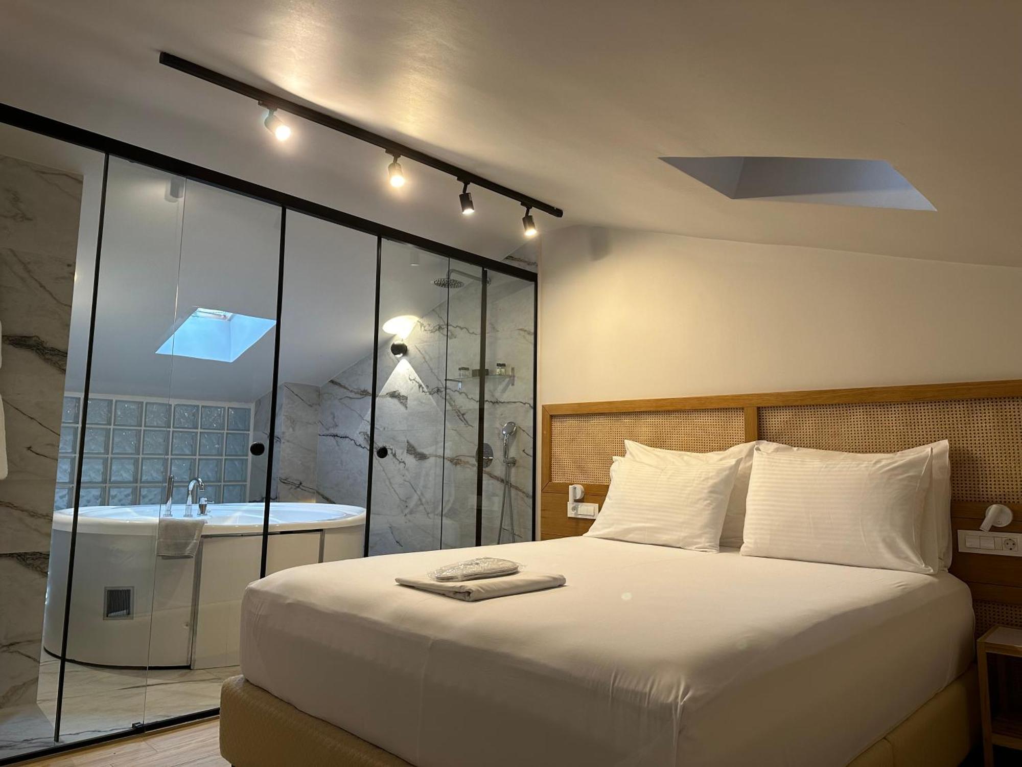 Belle Athenes - Luxury Rooms At Monastiraki Railway Station Εξωτερικό φωτογραφία